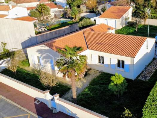 Maison à vendre 299 000 € 6 pièces 5 chambres 141 m² 1 068 m² de terrain Saint-Agnant 17620