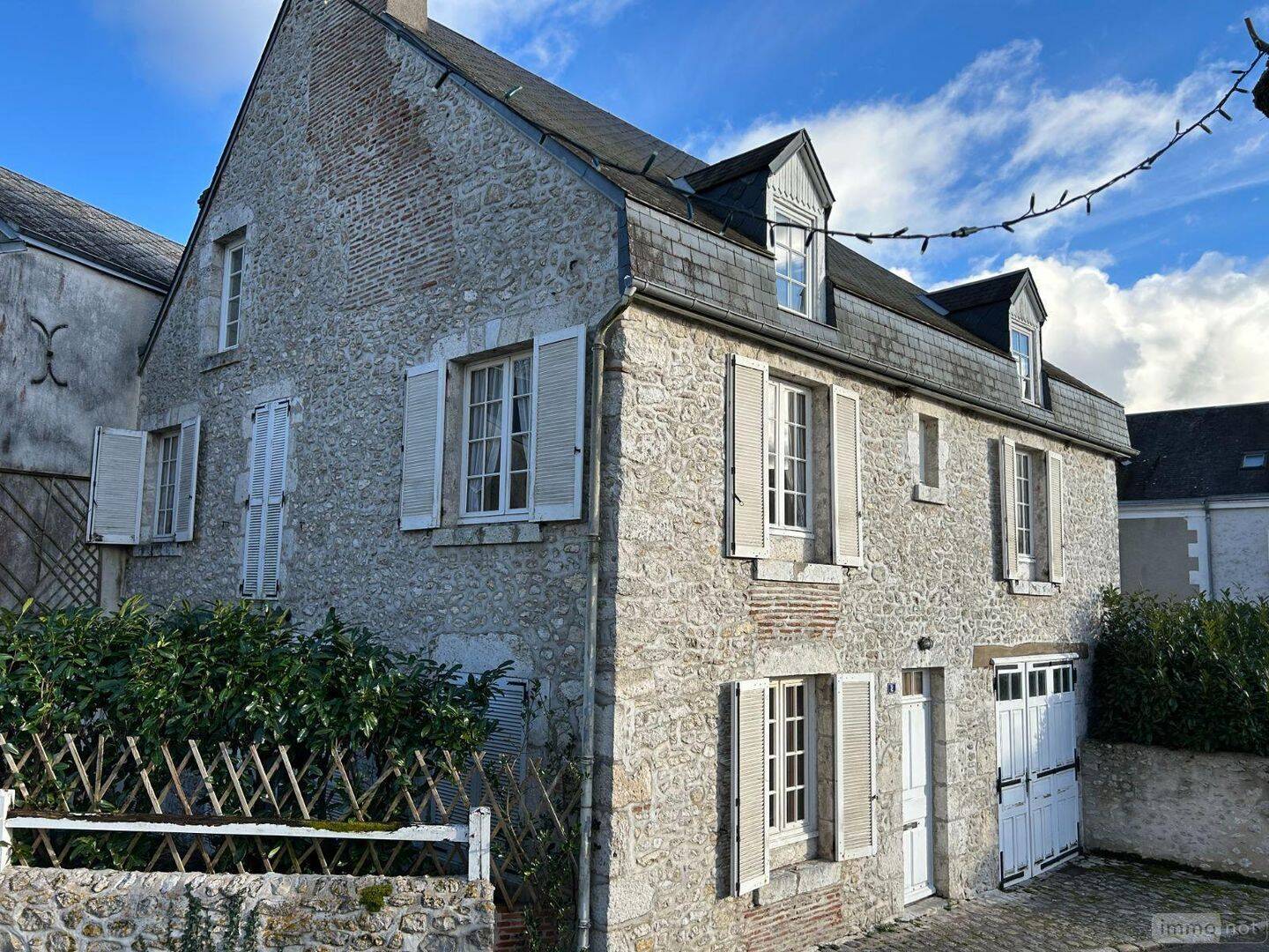 Maison 8 pièces 290 m² · à Avaray · 290 m² · 182 000 €