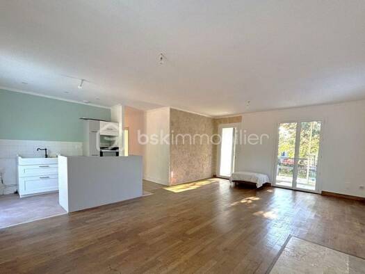 Maison à vendre 243 500 € 4 pièces 3 chambres 106 m² 2 700 m² de terrain Périgueux 24000