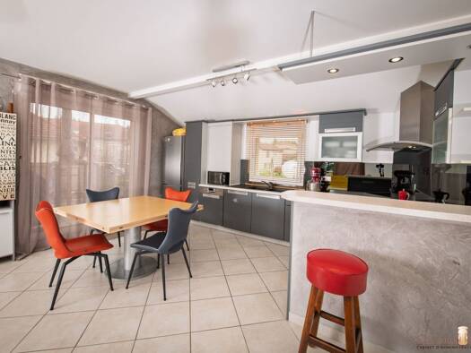 Appartement à vendre 285 000 € 4 pièces 3 chambres 84,5 m² 2ème étage Valencin 38540