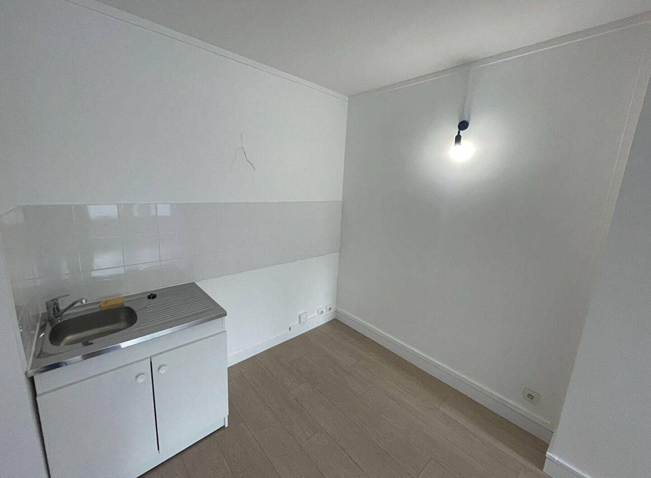 Appartement 1 pièce 29 m² · à Paris 18ème Arrondissement · 29 m² · 1 075 €/mois
