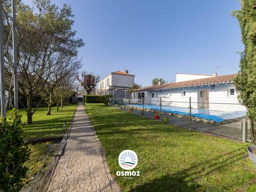 Maison à vendre 1 495 000 € 14 pièces 10 chambres 450 m² 1 640 m² de terrain Bourgneuf 17220