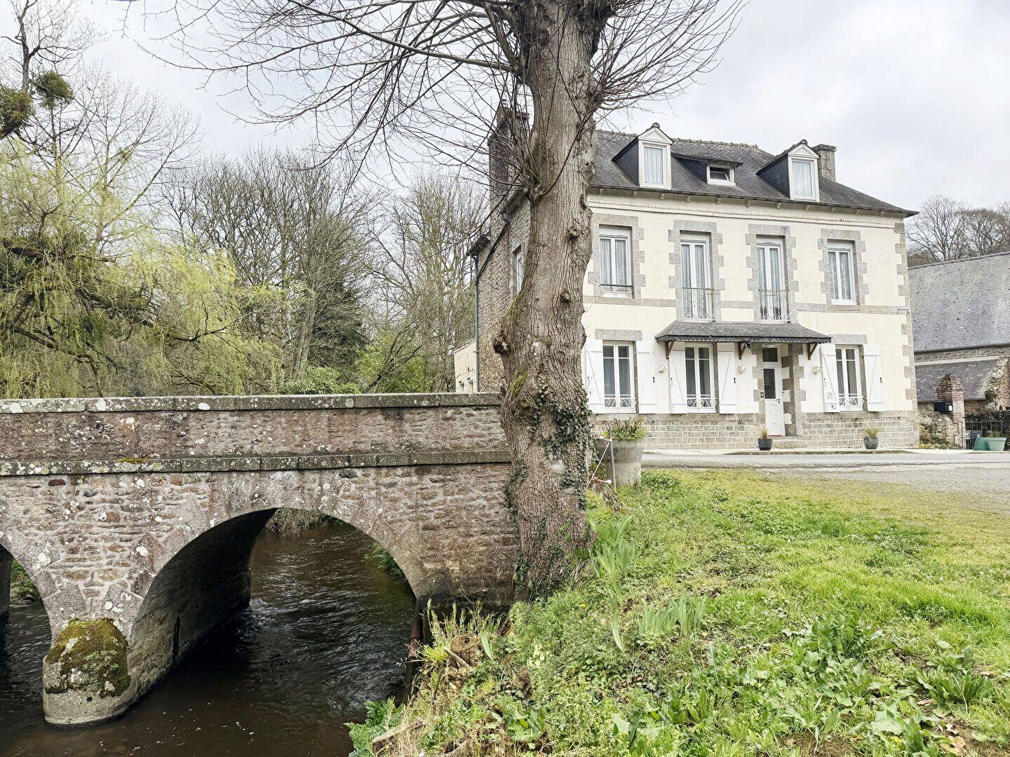 Maison 9 pièces 245 m² · à Plaine-Haute · 245 m² · 271 700 €