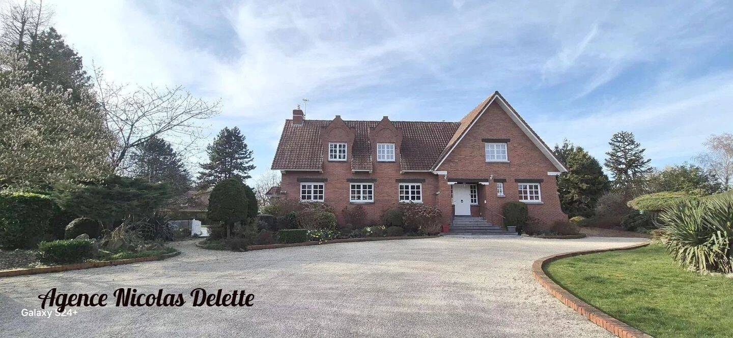 Maison 382 m² · à Linselles · 382 m² · 1 140 000 €