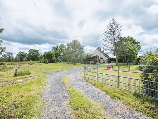 Maison de plain-pied à vendre 114 000 € 4 pièces 3 chambres 105 m² 2 741 m² de terrain Louroux-de-Beaune 03600