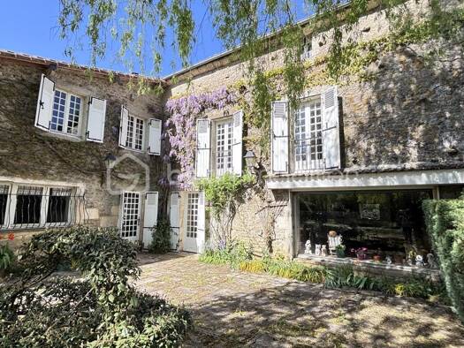 Maison à vendre 498 000 € 10 pièces 7 chambres 300 m² 19 000 m² de terrain Échiré 79410