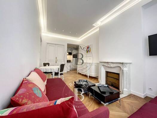 Appartement à louer 1 900 € 2 pièces 1 chambre 45,1 m² RDC Mairie Paris 8ème arrondissement 75008