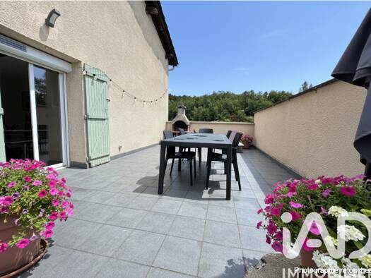 Maison de ville à vendre 176 500 € 5 pièces 2 chambres 128 m² 38 m² de terrain Centre Ville Est Le Chambon-Feugerolles 42500