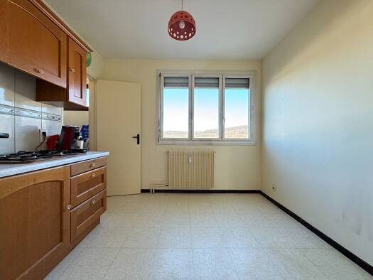 Appartement à vendre 98 000 € 5 pièces 3 chambres 93 m² Étage 5/5 Val du Solvan Lons-le-Saunier 39000