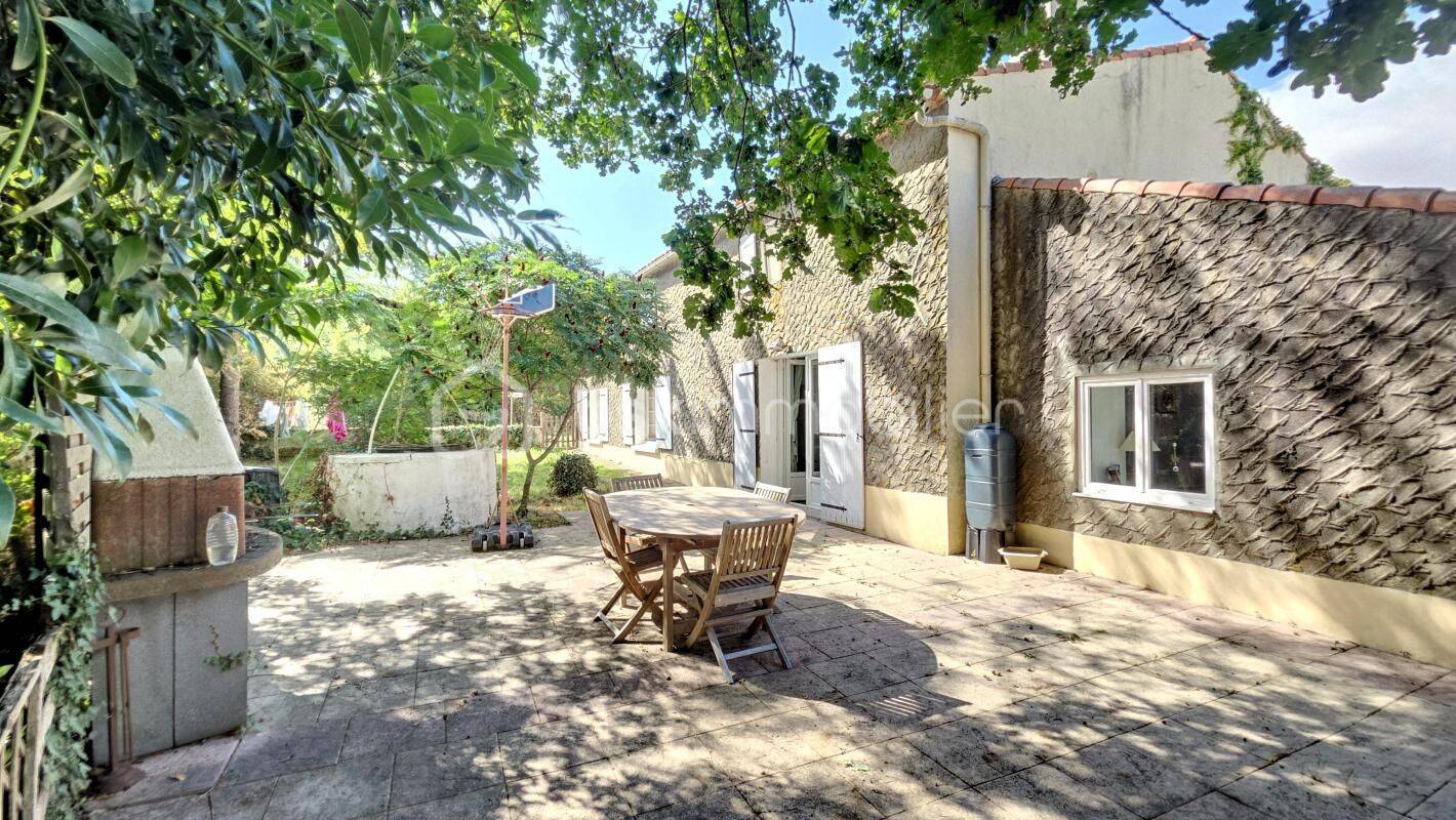 Maison 7 pièces 190 m² · à Coëx · 189,9 m² · 249 000 €