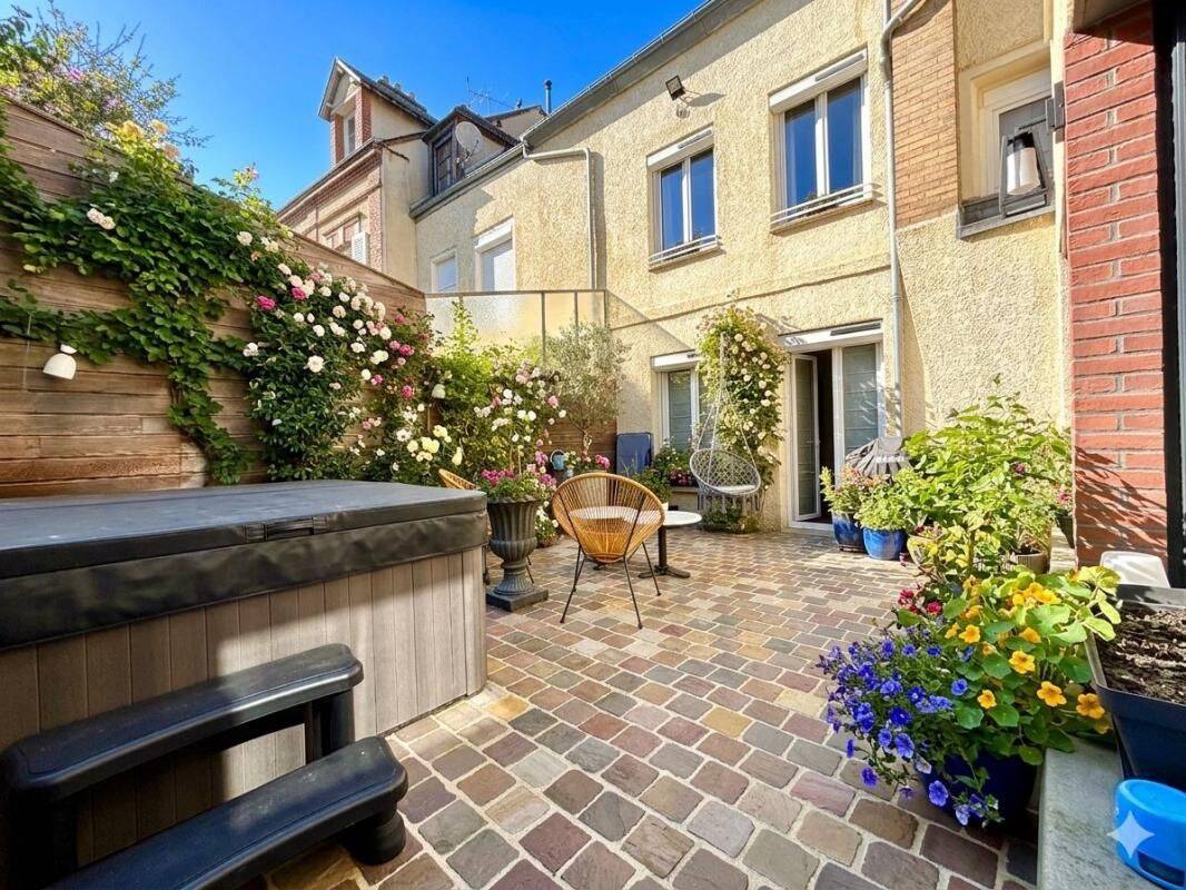 Maison 9 pièces 236 m² · à Chartres · 236 m² · 699 900 €