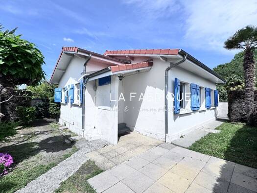 Maison de plain-pied à vendre 208 000 € 3 pièces 2 chambres 60 m² 296 m² de terrain Pau 64000
