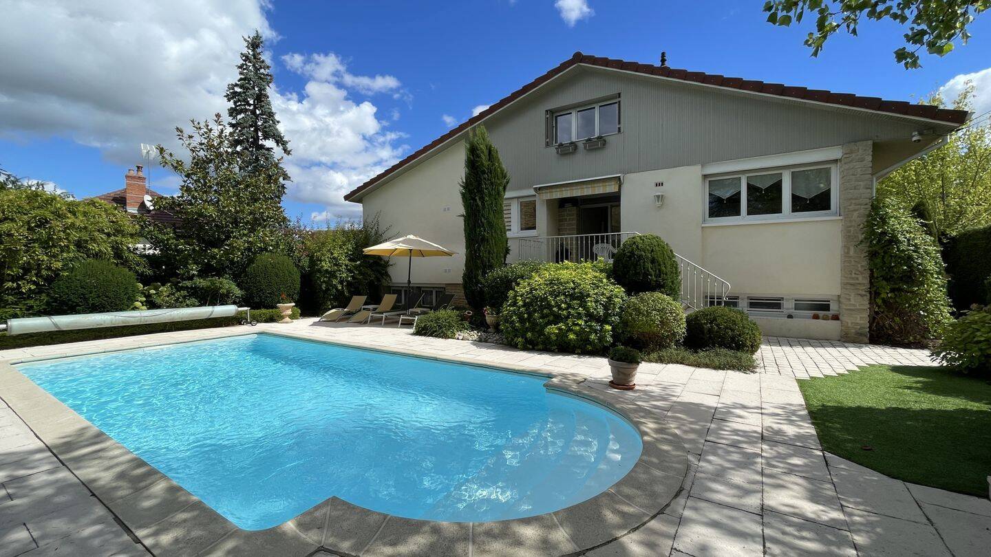Maison 8 pièces 180 m² · à Beaune · 180 m² · 545 000 €