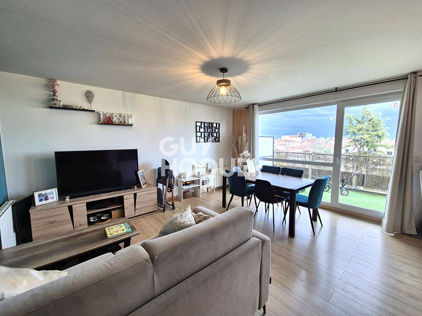 Appartement 3 pièces 64 m² · à Oullins-Pierre-Bénite · 64 m² · 240 000 €