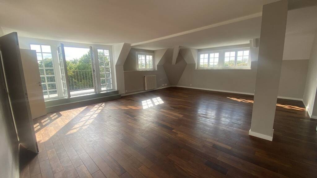 Duplex à louer 3 395 € 6 pièces 4 chambres 179 m² Étage 3/2 Les Metz-Pont Colbert Jouy-en-Josas 78350
