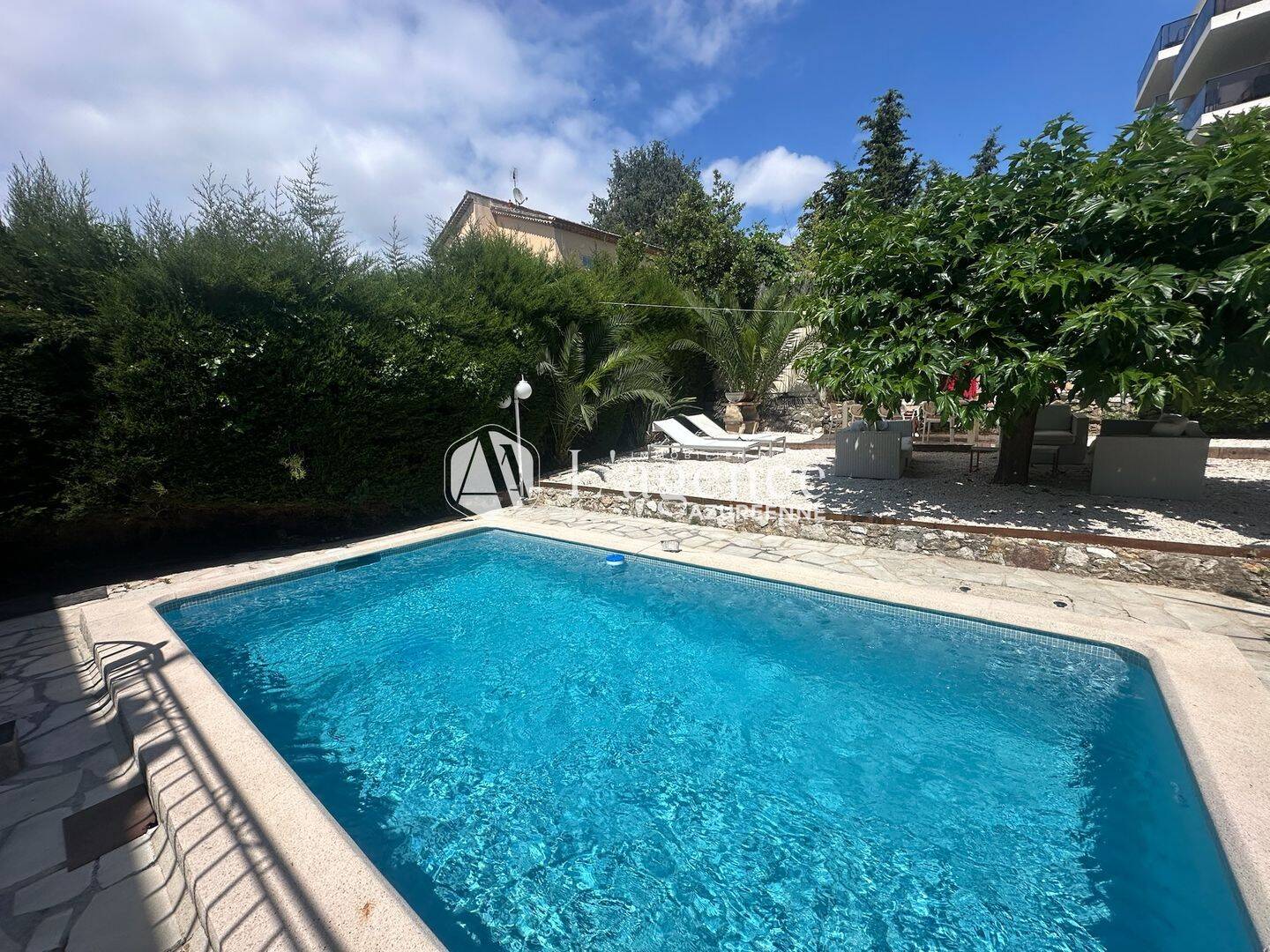 Maison 5 pièces 122 m² · à Cagnes-sur-Mer · 121,7 m² · 730 000 €