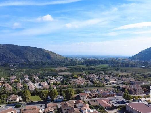 Maison à vendre 395 000 € 6 pièces 4 chambres 209 m² 2 615 m² de terrain Saint-Jean-de-Muzols 07300