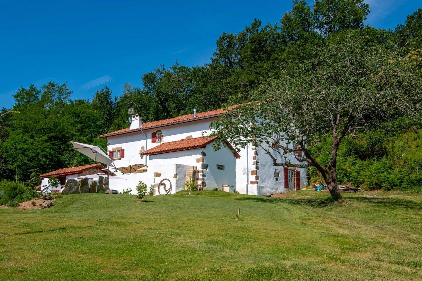 Maison 8 pièces 400 m² · à Sare · 400 m² · 1 750 000 €