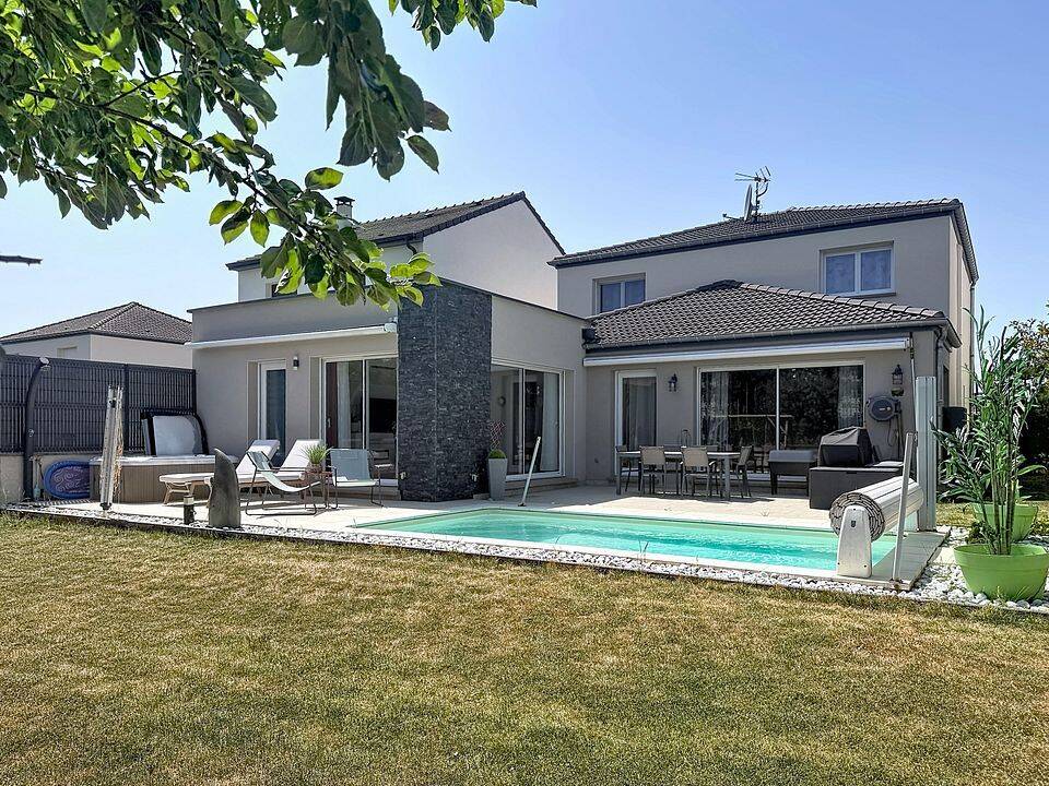Maison 7 pièces 142 m² · à Hettange-Grande · 142 m² · 670 000 €