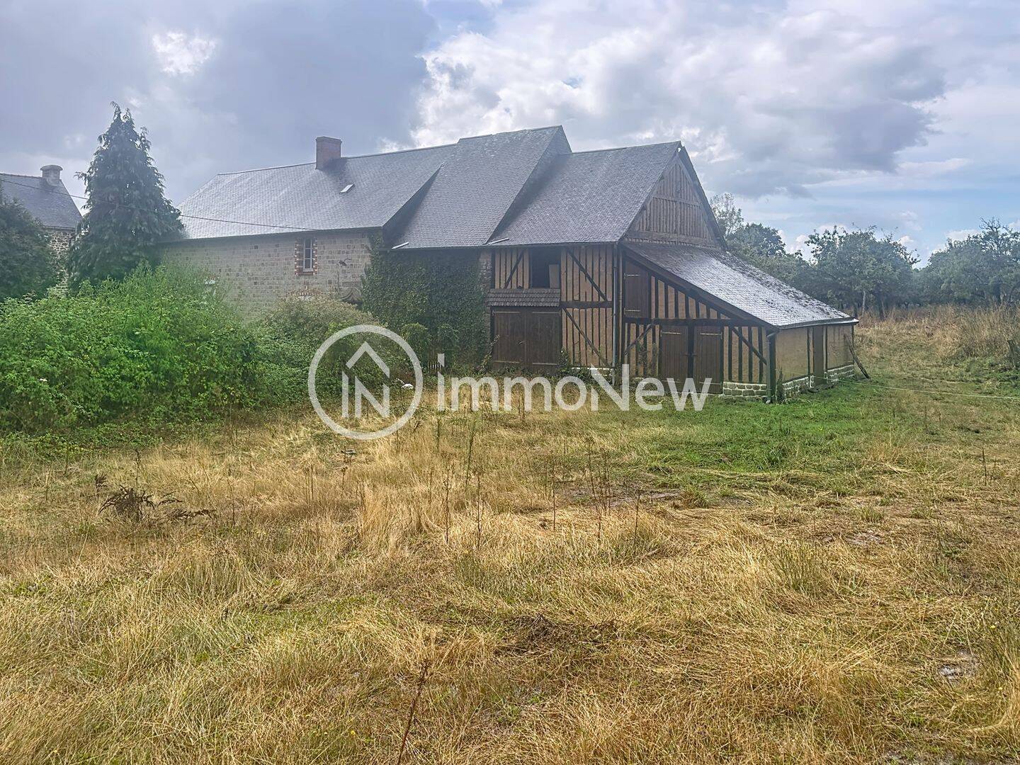 Maison 1 pièce 130 m² · à Buais-les-Monts · 130 m² · 64 000 €
