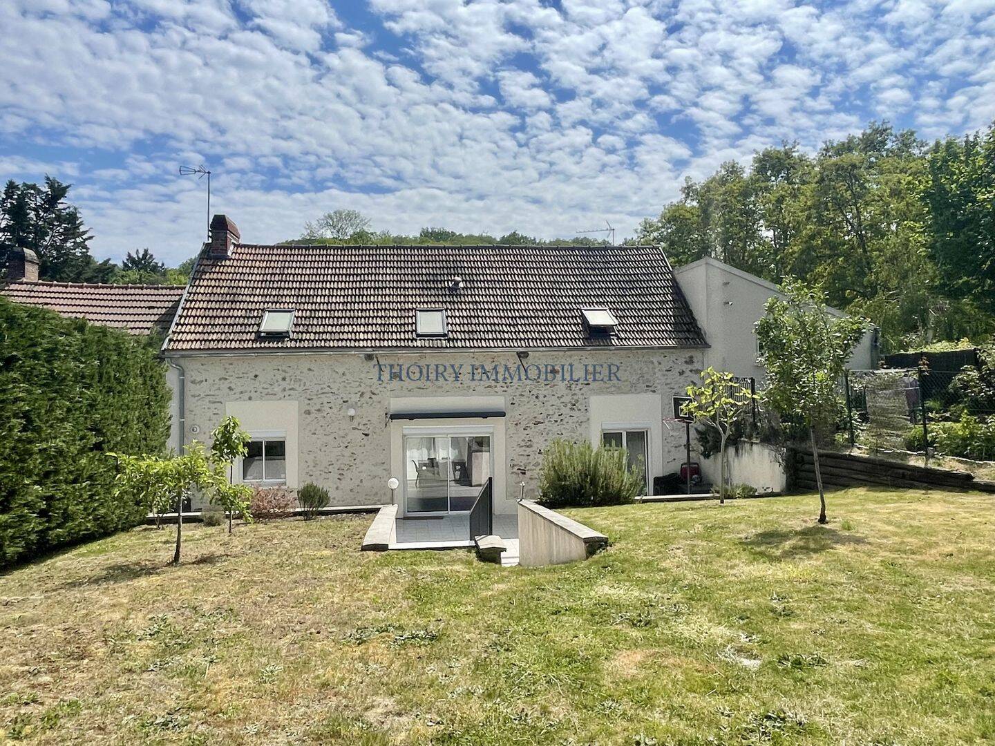 Maison 6 pièces 140 m² · à Bazoches-sur-Guyonne · 140 m² · 499 500 €