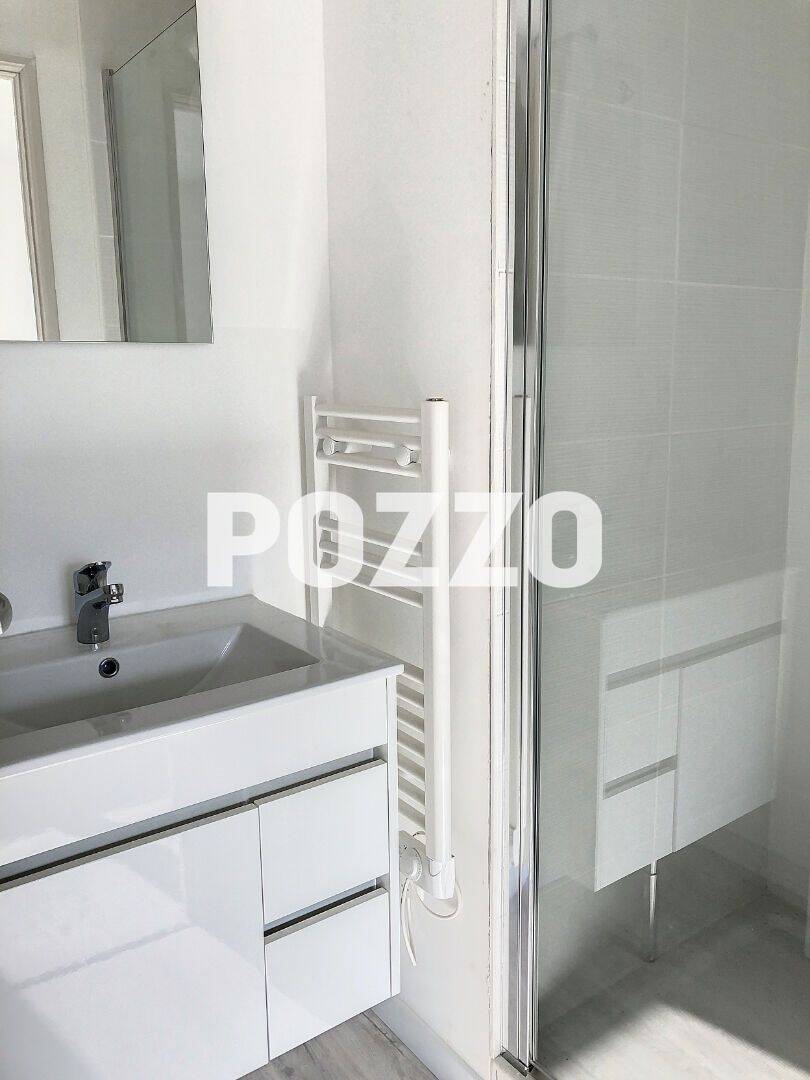 Appartement 3 pièces 43 m² · à Saint-Hilaire-du-Harcouët · 43 m² · 303 €