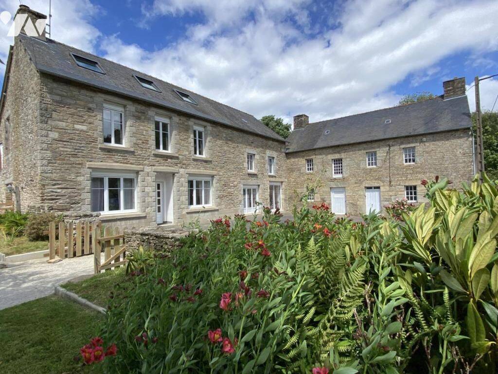 Maison 8 pièces 694 m² · à Plouguenast-Langast · 694 m² · 312 000 €