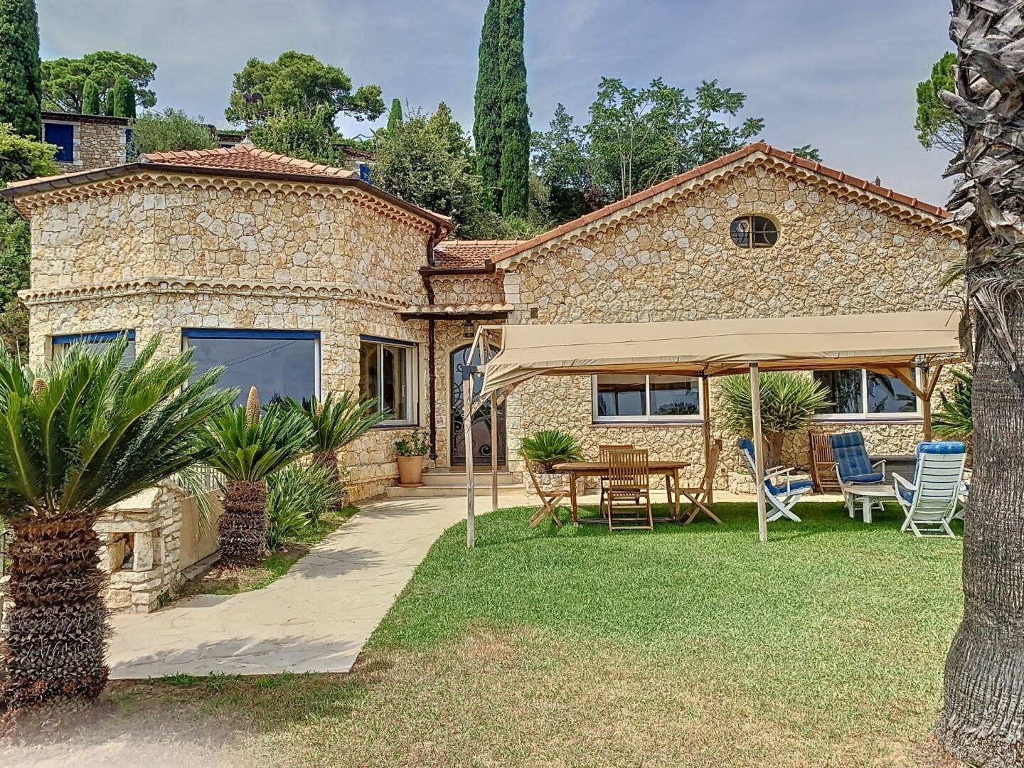 Maison 6 pièces 199 m² · à Le Rouret · 199,4 m² · 4 500 €/mois