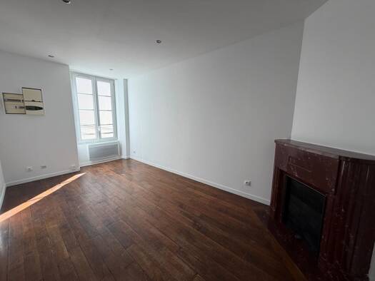 Appartement à louer 820 € 3 pièces 2 chambres 44,3 m² Étage 2/3 Centre Ville Centre et Nord Coulommiers 77120