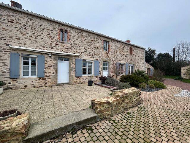Maison 7 pièces 178 m² · à Martinet · 177,8 m² · 1 100 €