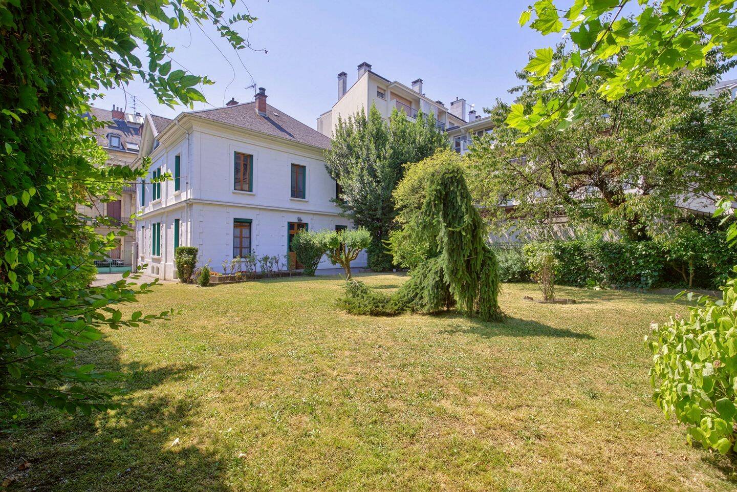 Maison 9 pièces 341 m² · à Aix-les-Bains · 340,7 m² · 1 250 000 €
