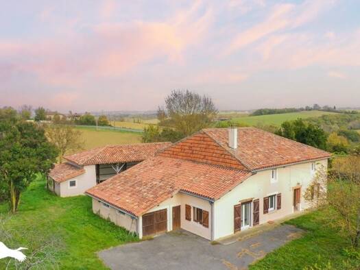 Maison à vendre 241 000 € 4 pièces 3 chambres 120 m² 27 138 m² de terrain Monblanc 32130