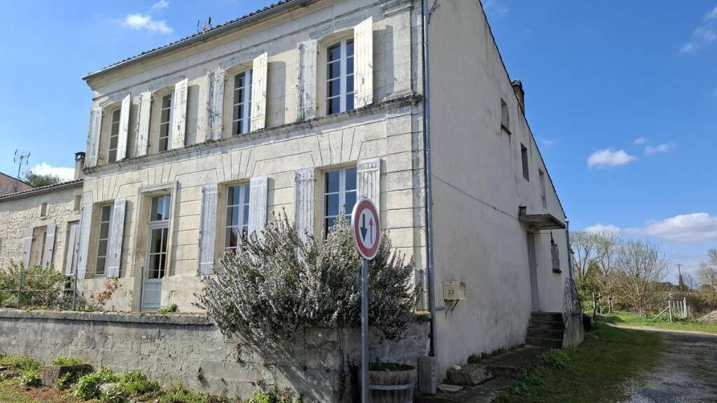 Maison à vendre 167 872 € 6 pièces 4 chambres 157 m² 1 272 m² de terrain Preguillac 17460