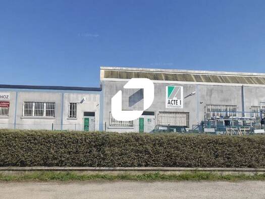 Local d'activités à vendre 2 050 000 € 3 035 m² d'espace de stockage Centre Nord Vaux-le-Pénil 77000