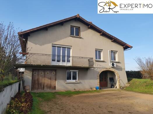 Maison à vendre 120 000 € 6 pièces 3 chambres 123 m² 3 420 m² de terrain Lapeyrouse 63700