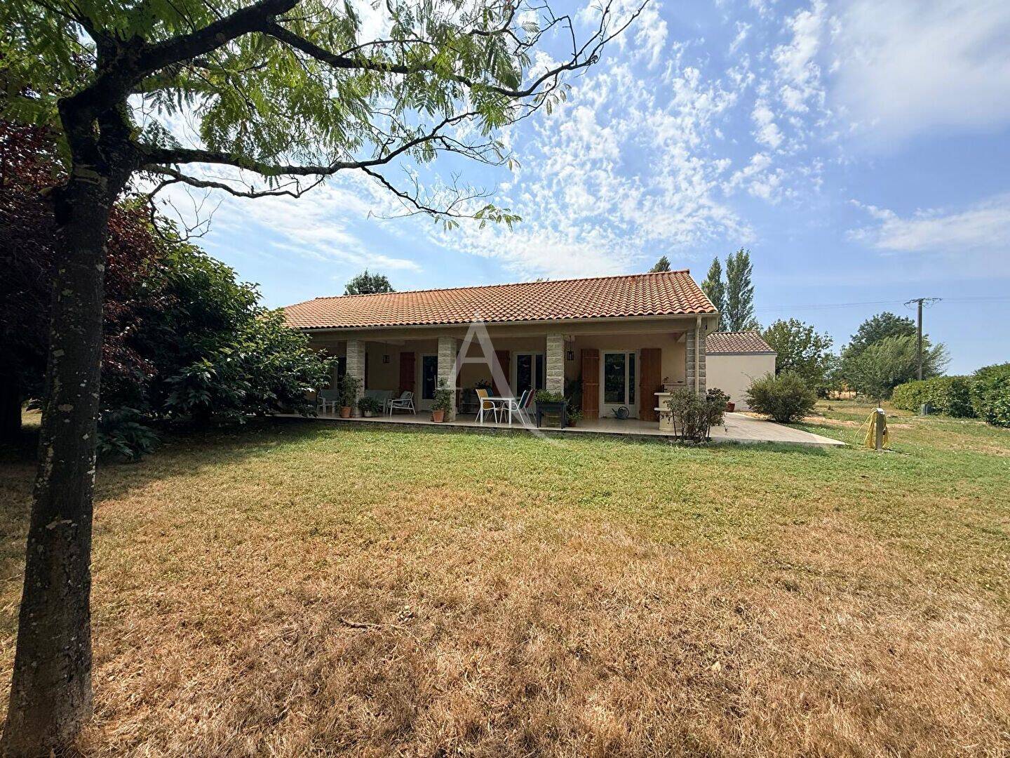 Maison 5 pièces 120 m² · à L'Île-d'Elle · 120 m² · 970 €