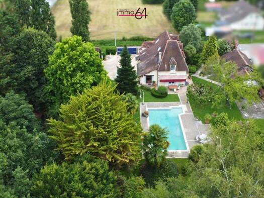 Maison à vendre 514 500 € 7 pièces 4 chambres 200 m² 17 343 m² de terrain Morlaàs 64160