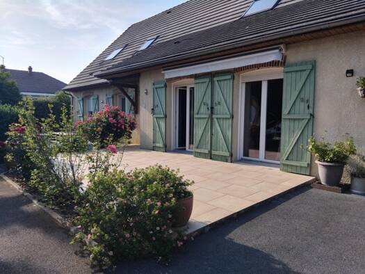 Maison à vendre 225 000 € 9 pièces 7 chambres 182 m² 1 190 m² de terrain La Capelle 02260