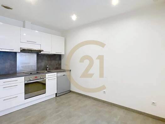 Appartement à louer 630 € 2 pièces 1 chambre 46,3 m² RDC Compiègne 60200