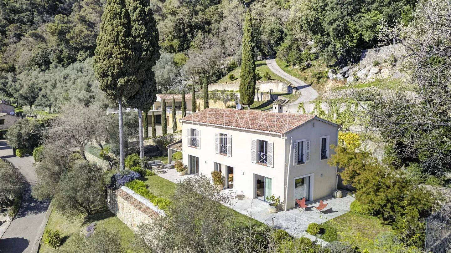 Maison 7 pièces 244 m² · à Cabris · 244 m² · 1 800 000 €