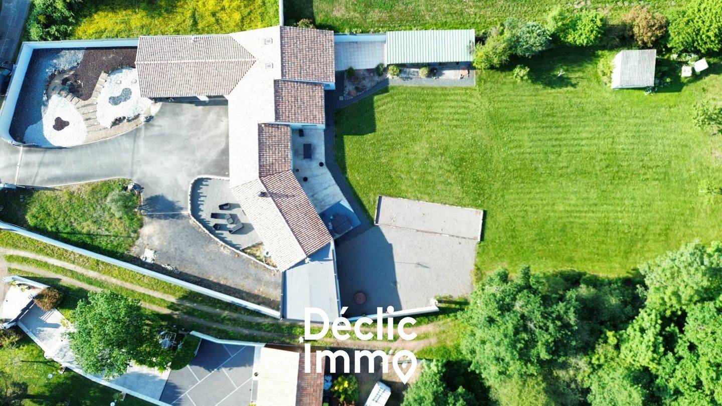 Maison 7 pièces 220 m² · à Le Champ-Saint-Père · 220 m² · 438 000 €