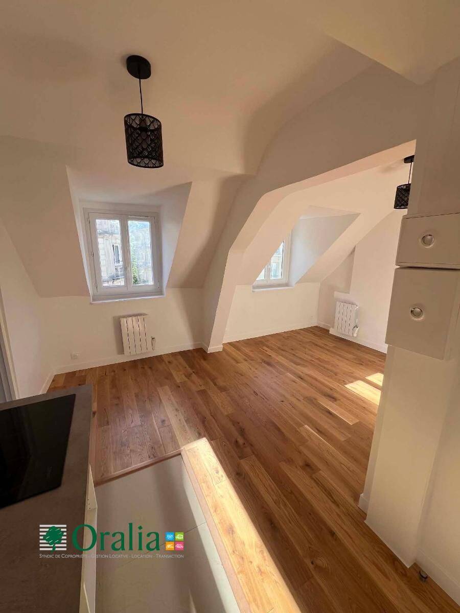 Appartement 2 pièces 31 m² · à Paris 10ème Arrondissement · 30,7 m² · 1 058 €/mois