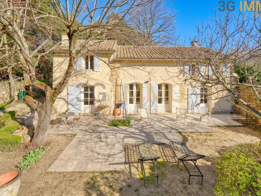 Mas à vendre 600 000 € 4 pièces 2 chambres 145 m² 35 000 m² de terrain Mornas 84550