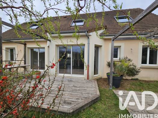 Maison à vendre 224 500 € 6 pièces 6 chambres 146 m² 693 m² de terrain Le Breil-sur-Mérize 72370