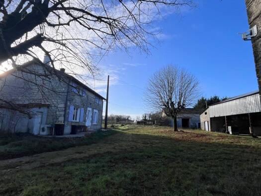 Maison à vendre 239 000 € 5 pièces 4 chambres 123 m² 69 400 m² de terrain Cellettes 16230