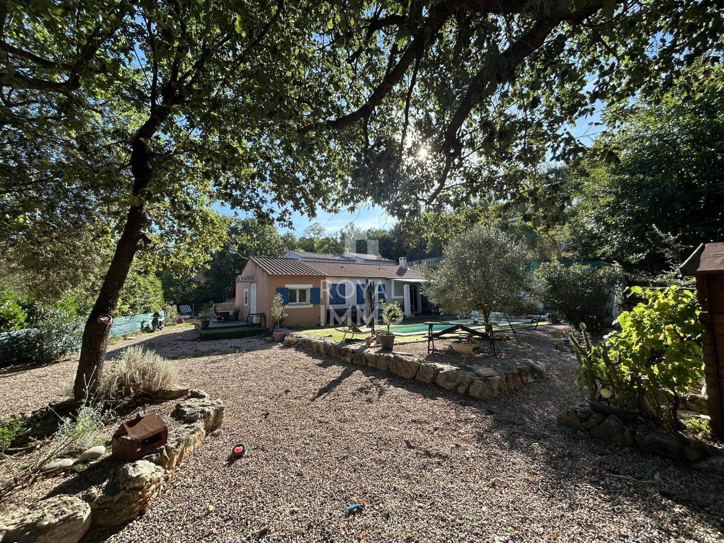 Maison 5 pièces 110 m² · à Sainte-Anastasie-sur-Issole · 110 m² · 409 000 €