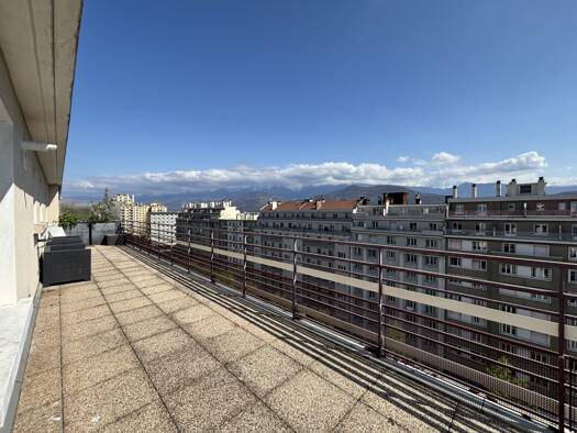 Appartement à louer 896 € 2 pièces 1 chambre 62,4 m² Étage 10/10 Grenoble 38000