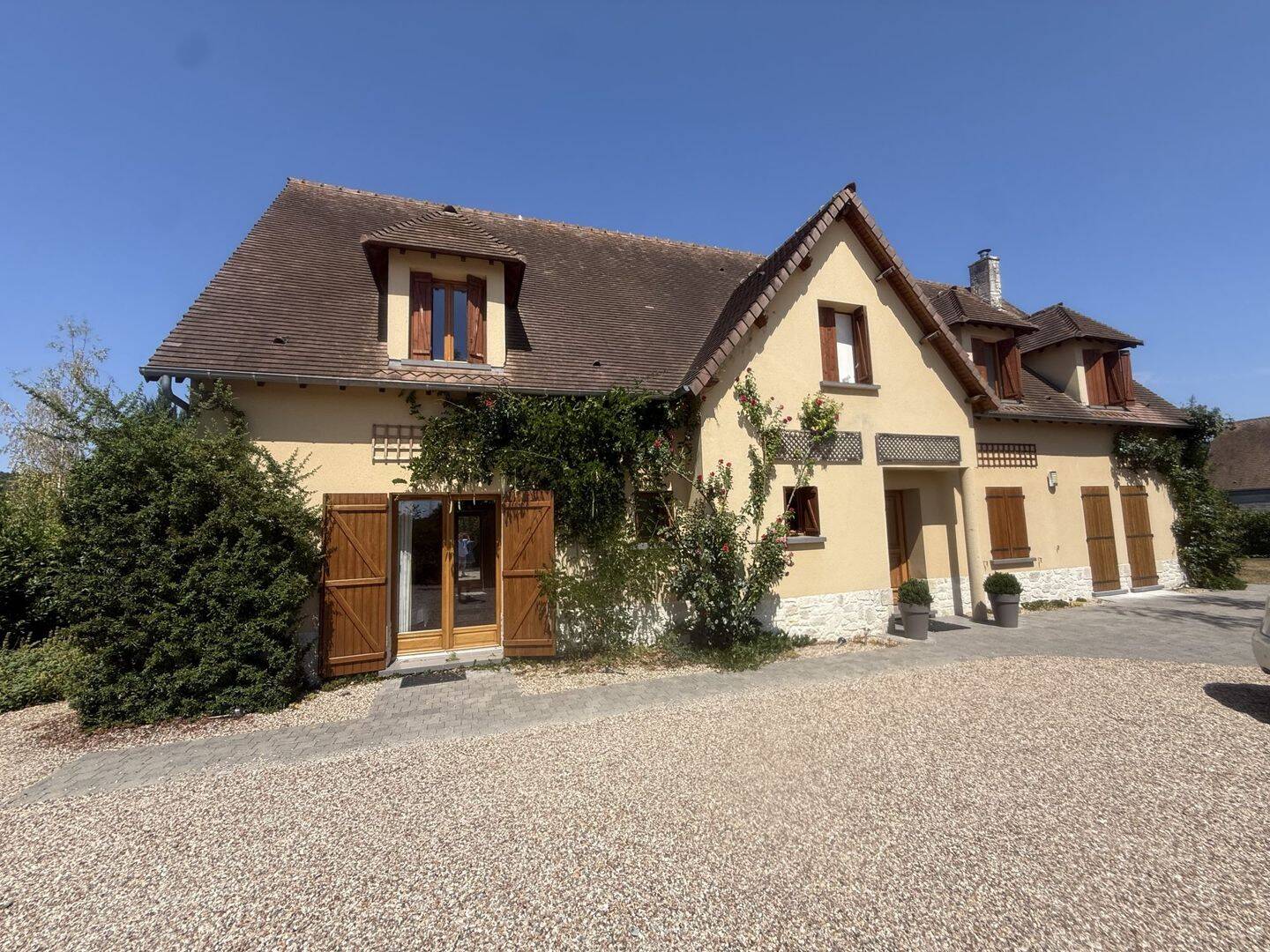 Maison 9 pièces 297 m² · à Hardencourt-Cocherel · 297 m² · 650 000 €