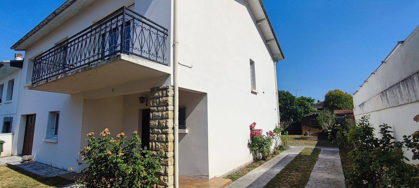 Maison 4 pièces 143 m² · à Cenon · 142,7 m² · 1 096 €