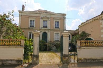 Hôtel particulier à vendre 520 000 € 15 pièces 9 chambres 400 m² 1 161 m² de terrain Chateau Gontier 53200